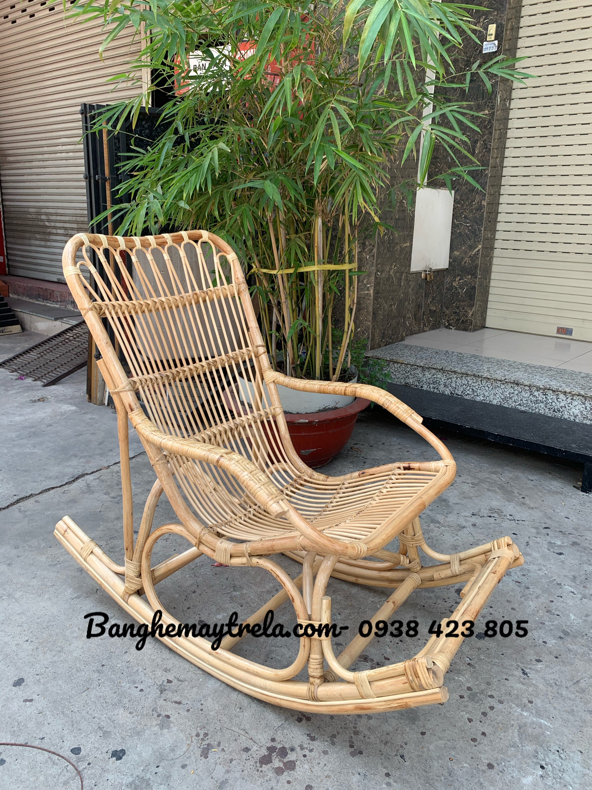 Ghế bập bênh mây tre đan